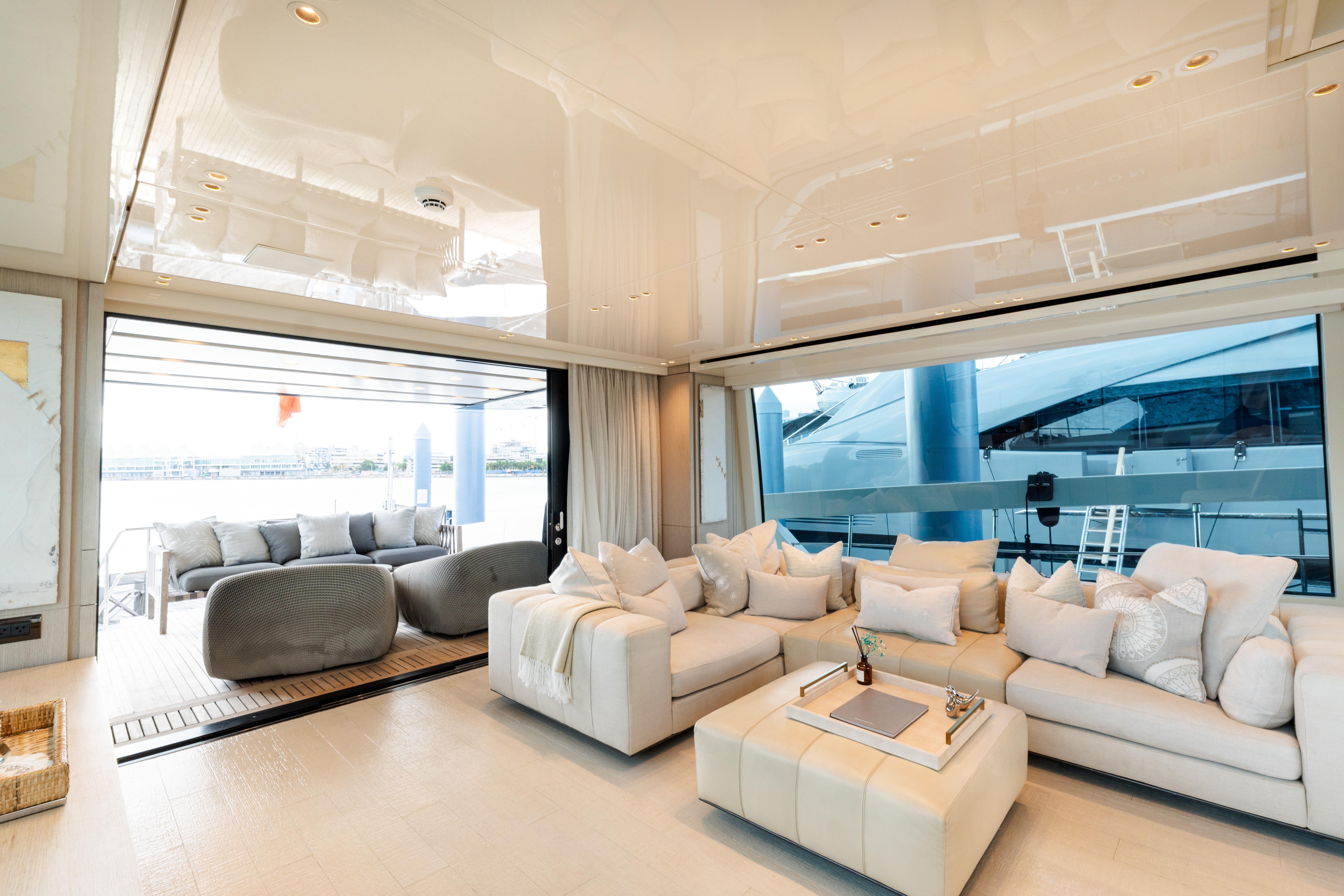Yacht Photo 10
